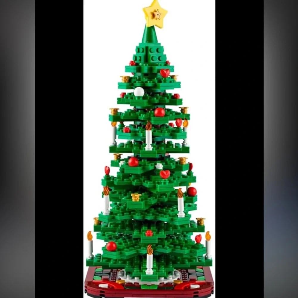 Lego Green Christmas Tree with Red, White & Gold Accents - Picture 1 of 2